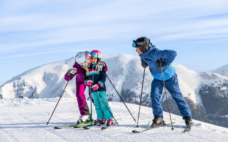 Skifahren_Falkert_Heidi-Alm Skipark_Familie_Nockberge_Winter © Christoph Rossmann_MBN Tourismus (13)(1)