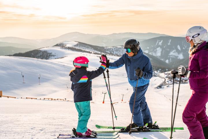 Skifahren_Falkert_Heidi-Alm Skipark_Familie_Nockberge_Winter © Christoph Rossmann_MBN Tourismus (12)