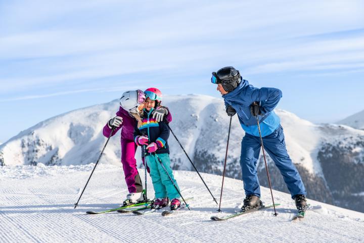 Skifahren_Falkert_Heidi-Alm Skipark_Familie_Nockberge_Winter © Christoph Rossmann_MBN Tourismus (13)(1)