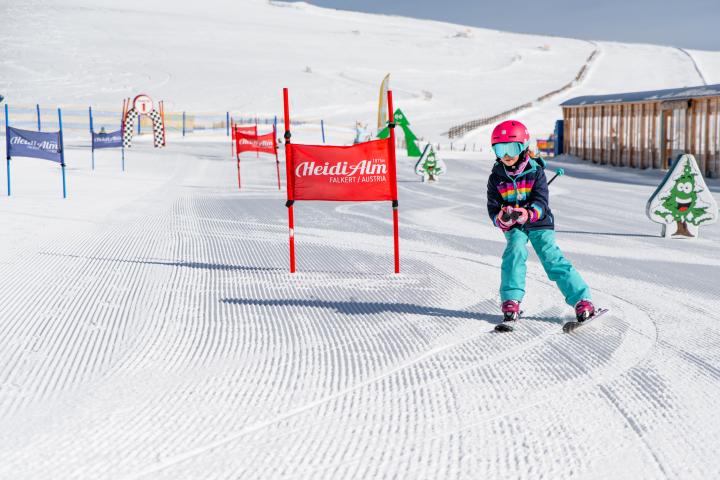 Skifahren_Falkert_Heidi-Alm Skipark_Familie_Nockberge_Winter © Christoph Rossmann_MBN Tourismus (17)